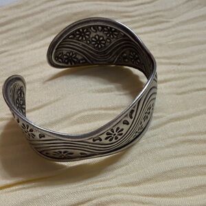 Elegant Silver Floral Cuff Bracelet